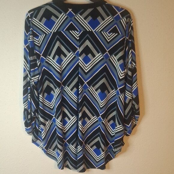 Cato Geometric Blue and Black Women's Top size 22/ 24W - Picture 4 of 6